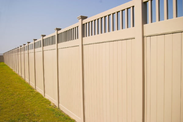 vinyl-privacy-fence